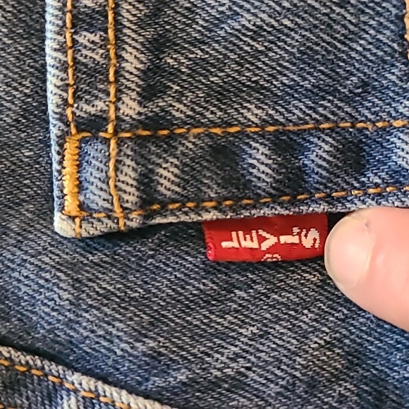 Levis Premium Ribcage Shorts - Picture 4 of 15